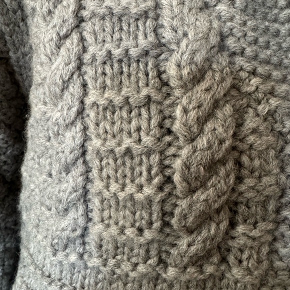 J. Crew Women’s Chunky Cabled Gray 100% Wool Button-Up Cardigan. - Picture 8 of 13